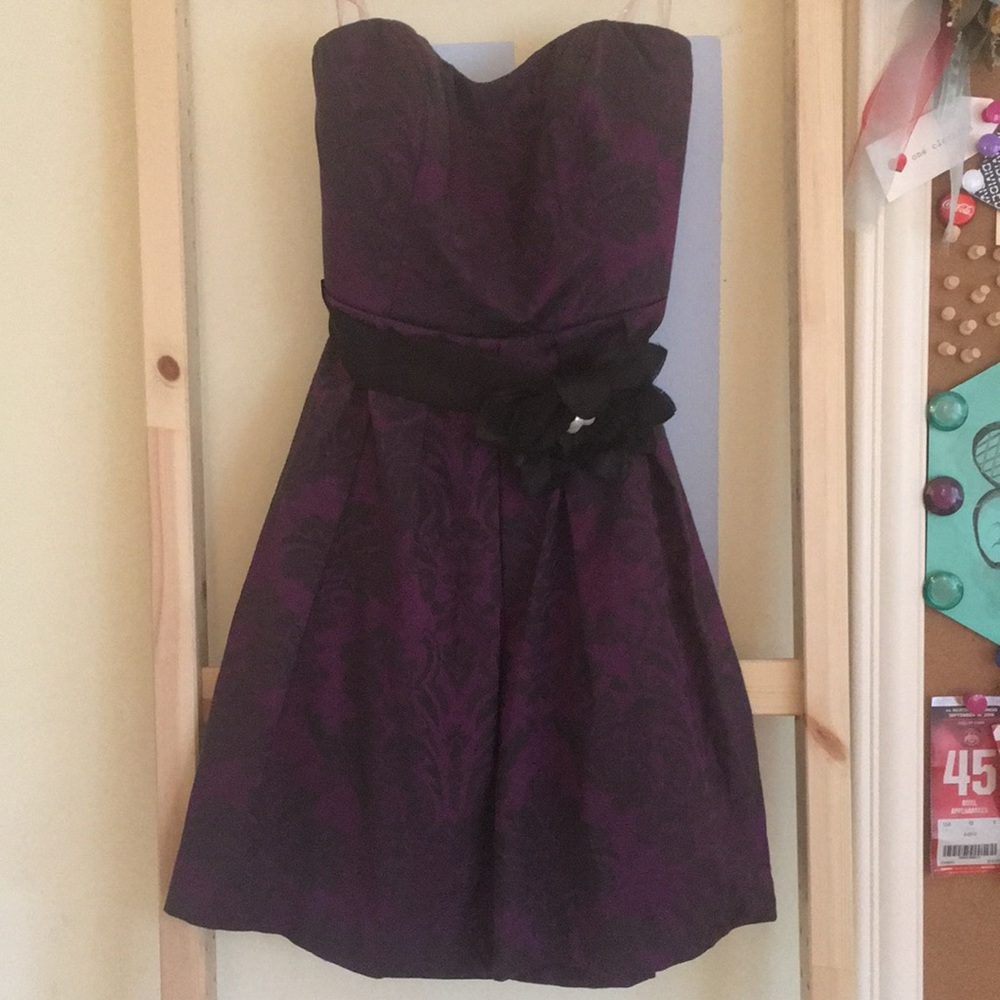 Strapless formal dress